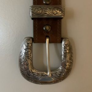 Ariat leather belt size 34”